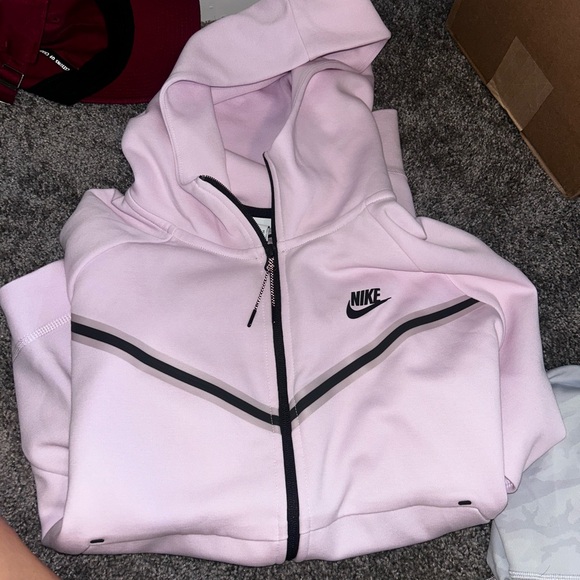 DISCONTINUED NIKE TECH FLEECE - Picture 1 of 2